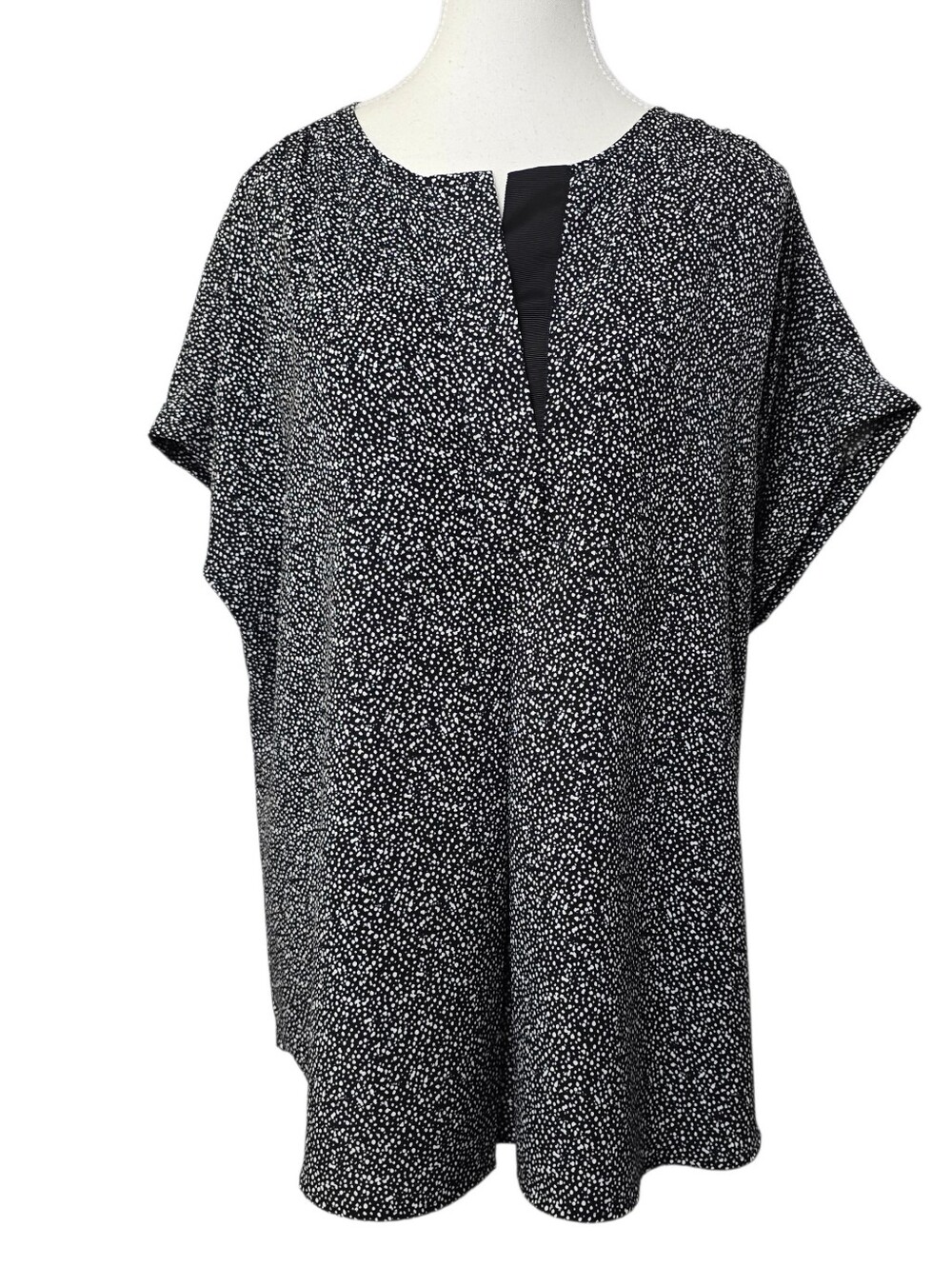 Lord & Taylor Women's Black White V-Neck Lightweight Short Sleeve Top Blouse XL - Picture 1 of 5
